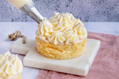 Buttercreme aufspritzen