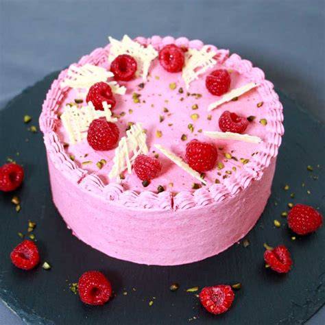 Buttercreme-Torte mit Gelee-Kern