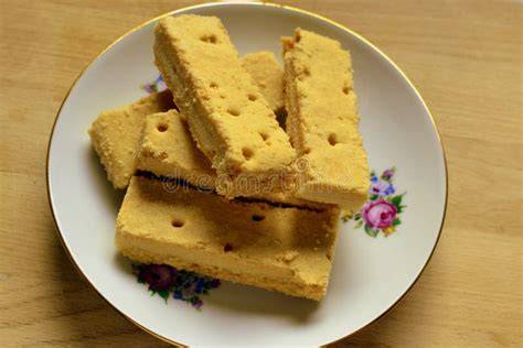Butterkekse auf einem Weihnachtsteller