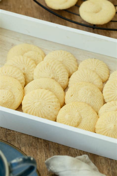 Butterkekse und Backzutaten