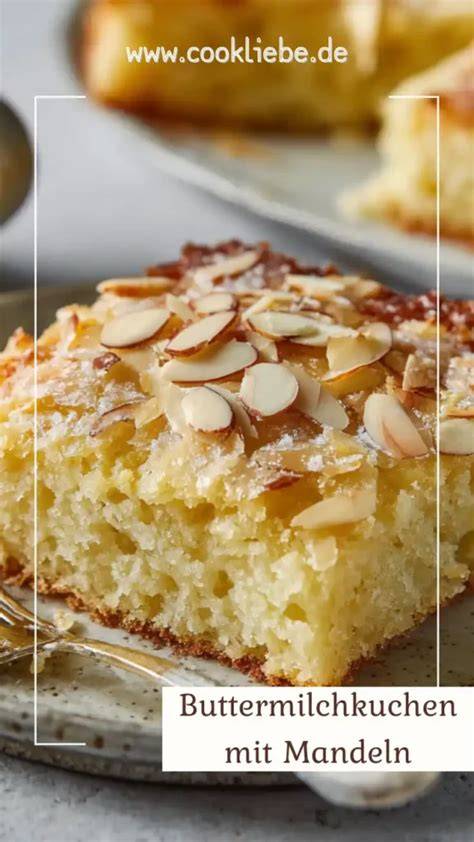 Buttermilchkuchen frisch aus dem Ofen mit Sahne getränkt