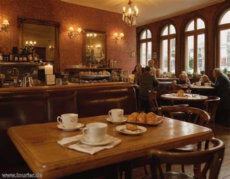 Café Knigge Bremen Innenraum und Torten