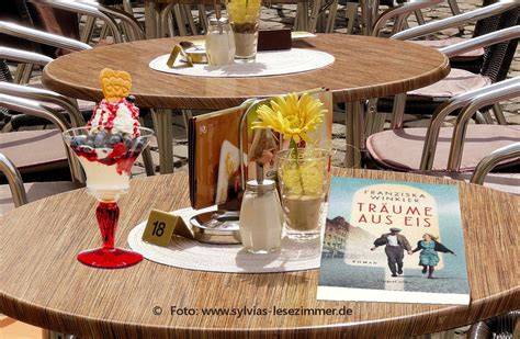 Café Süße Träume mit Eis und Torten, gemütliche Atmosphäre