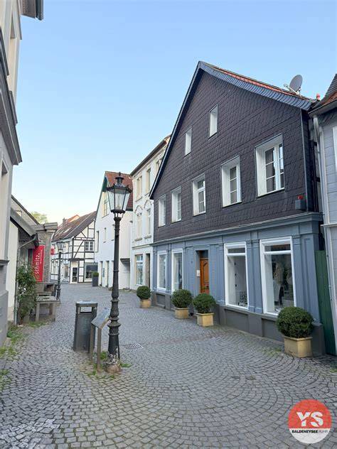 Café Werntges in der Werdener Altstadt - Sitzbereiche und warme Atmosphäre