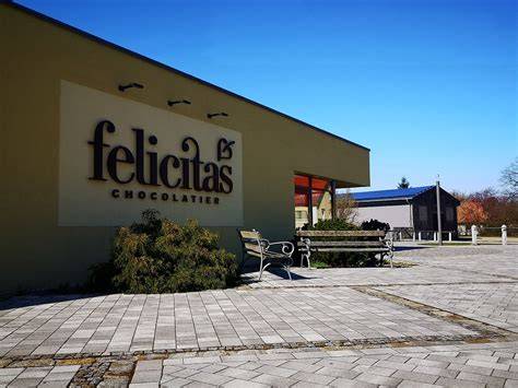 Café mit hausgemachten Torten und Eis in der Confiserie Felicitas