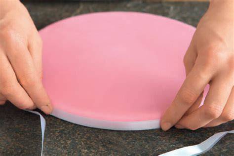 Cake Drum: Tortenunterlage mit Fondant beziehen und dekorieren