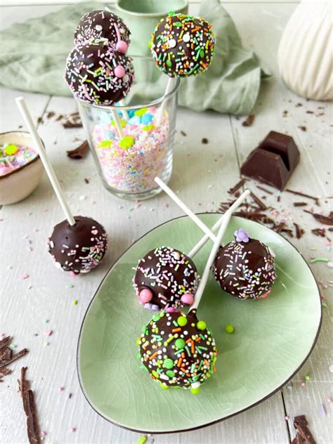 Cake Pops aus Kuchenresten mit Streuseln