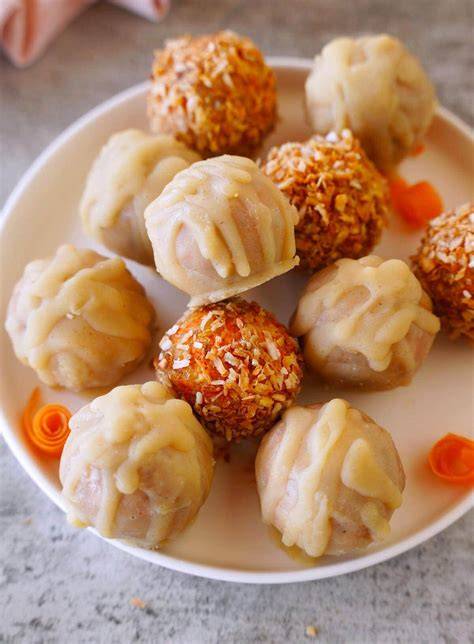 Cake balls auf einem Teller mit Streuseln