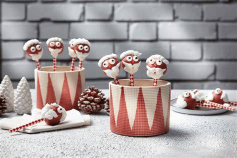Cake-Pops Nikolaus auf Holzspießen