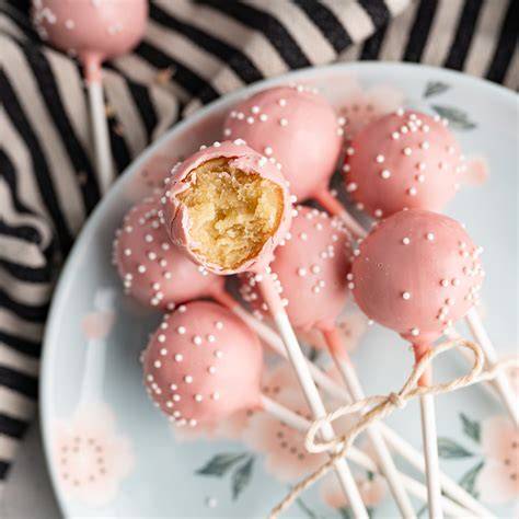 Cake-Pops als Tischdekoration