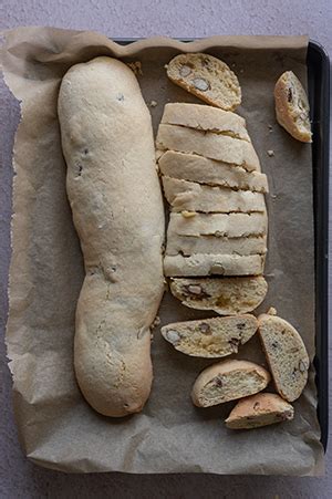 Cantuccini in Scheiben auf Backblech - zweiter Backvorgang