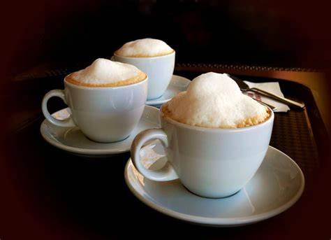 Cappuccino im Vollautomaten mit Milchschaum