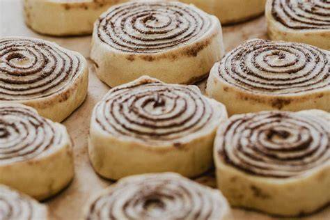 Cappuccino-Plätzchen auf einem Backblech