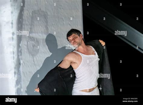 Carlo Ljubek auf der Bühne und im Film