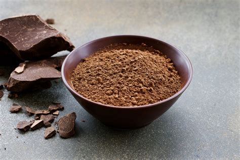 Carob Pulver in Schüssel