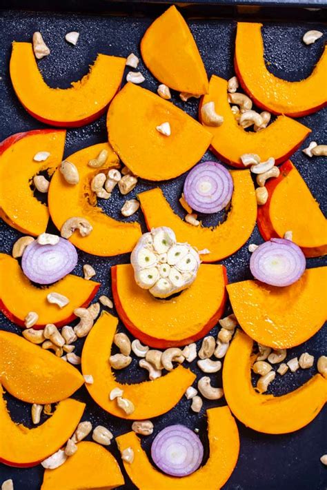 Cashewkerne auf Backblech mit Honigglasur