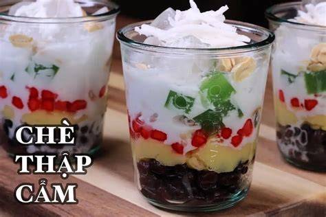 Chè Thập Cẩm bunt in einer Schale mit Kokosmilch