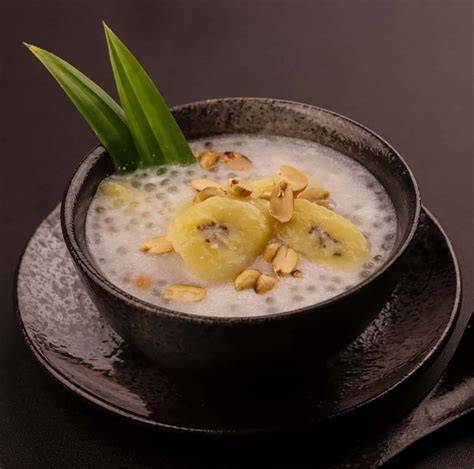 Chè chuối mit karamellisierten Erdnüssen