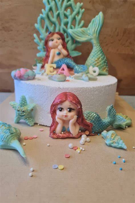 Chalkcake-Dekor: Fondant-Figuren und bemalte Oberfläche