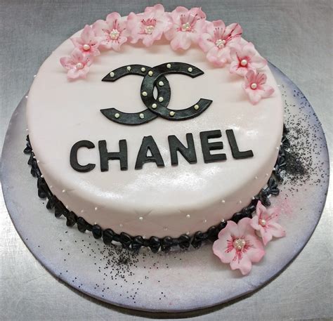 Chanel Torte: Anschneiden und Portionieren auf der Feier
