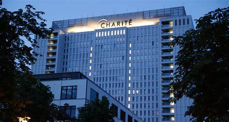 Charité Berlin - Hoenigs Klinikaufenthalt und medizinische Herausforderungen