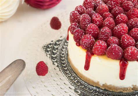 Cheesecake in ofenfester Pfanne mit Himbeeren