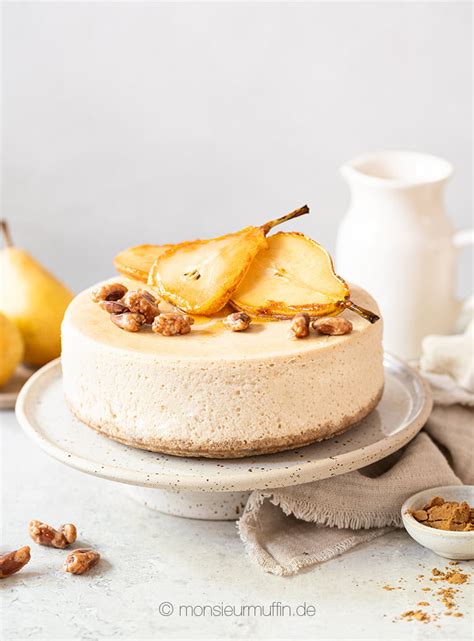 Cheesecake mit Birnen auf Keksboden
