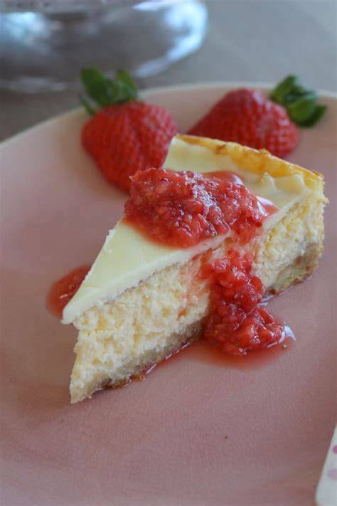 Cheesecake mit Erdbeersauce