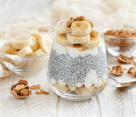 Chia Pudding mit Banane und Toppings