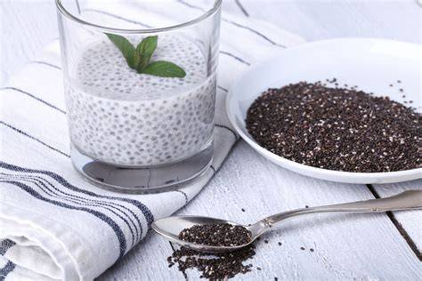 Chia Samen und Vanilleschote im Glas