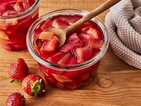 Chiasamen-Marmelade mit Erdbeeren und Rhabarber
