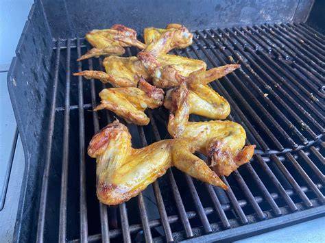 Chicken Wings auf Grillrost