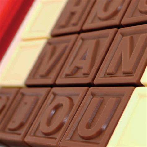 ChocoTelegram Buchstaben aus Vollmilchschokolade als persönliche Botschaft