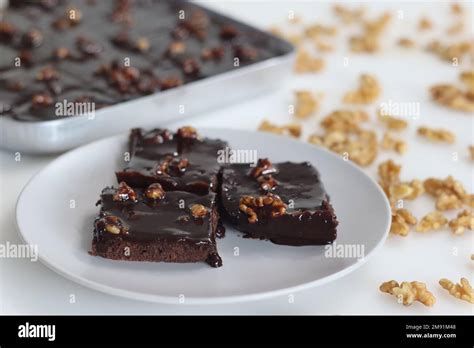 Chocolate Cake Bites auf einem Teller