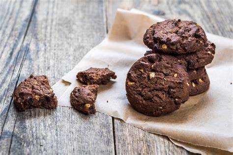 Chocolate Chip Cookies mit Lindt Schokolade auf Backblech