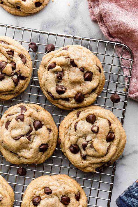 Chocolate Chip Cookies mit verschiedenen Toppings