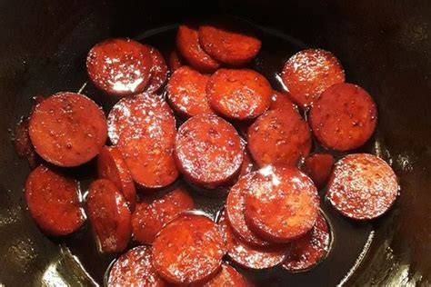 Chorizo in Rotweinsud mit karamellisiertem Honig