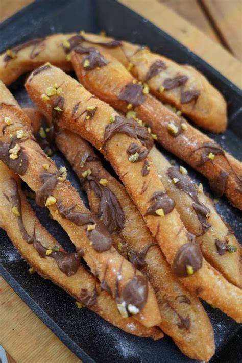 Churros mit Pistazien, Engelshaar und Schokosauce