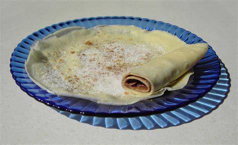 Clătite rumänische Pfannkuchen mit Marmeladenfüllung