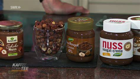 Close‑up: Auslaufhahn beim Portionieren von Nuss‑Nougat