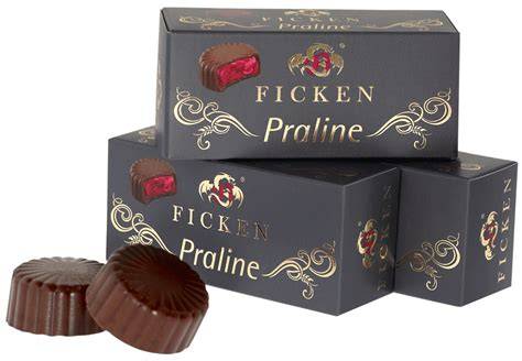 Close-up einer Praline mit Likörfüllung