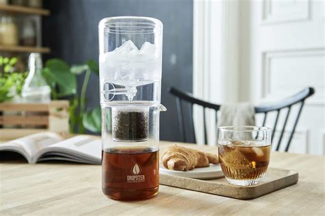 Cold Brew Dripper mit Erdbeeren, Schokolade und Basilikum