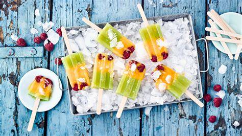 Collage: Wassereis, Parfait und Eis am Stiel