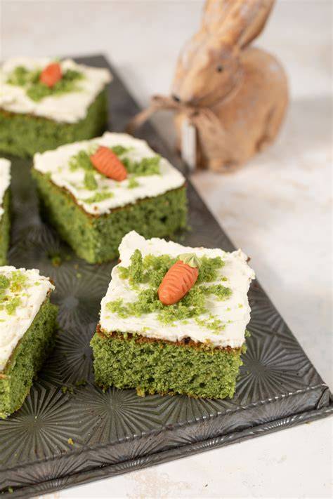 Collage: grüne Kuchen - Spinatkuchen, Moos-Kuchen, bunte Monsterkuchen