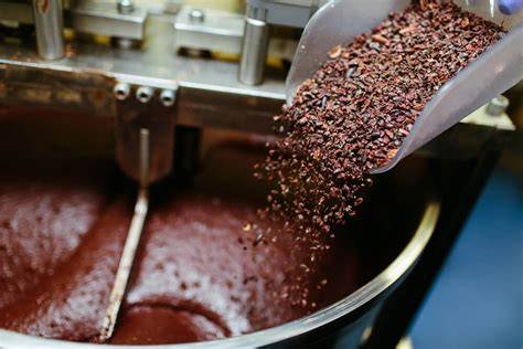 Conchiermaschine und Kakaomasse: Verarbeitung in der Manufaktur