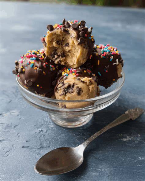 Cookie Dough Trüffel mit Schokoladenüberzug und bunten Streuseln