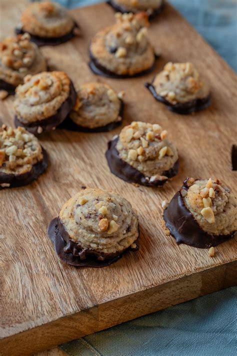 Cookieteig mit Marzipan und Macadamia-Nüssen