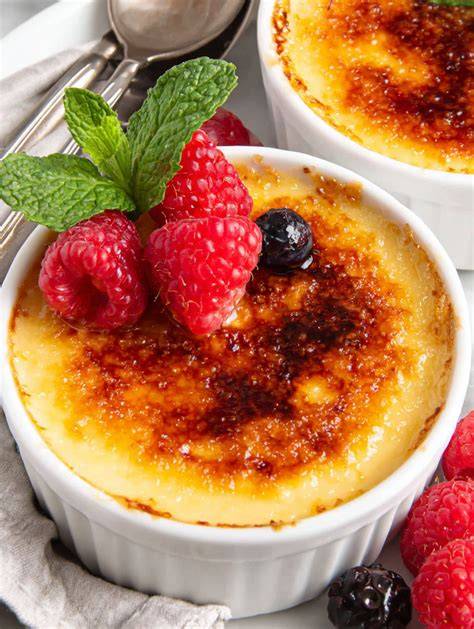 Crème Brûlée in einer ofenfesten Glasschale