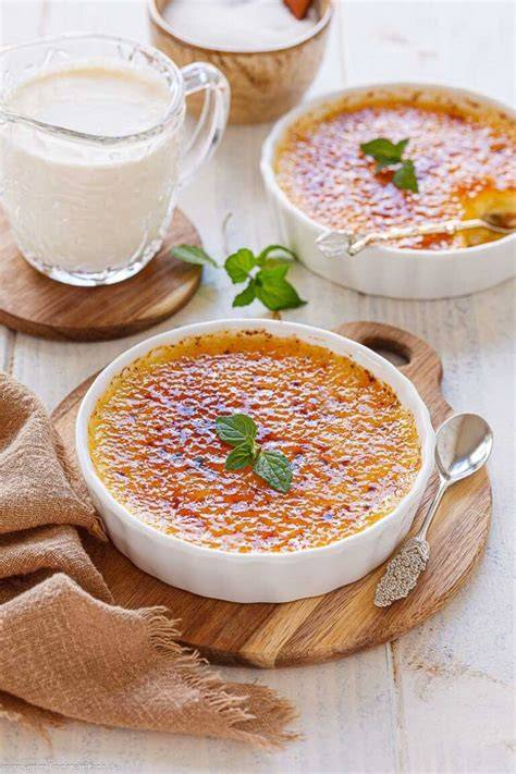 Crème brûlée mit Lebkuchengewürz und karamellisierter Kruste