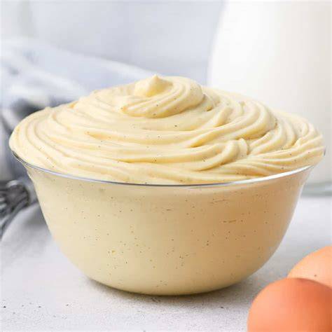 Crème diplomate in Schüssel